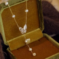 Collier Papillon Étoilé avec Pendentif Demi-Zircon Demi-Coquillage Naturel, Perle d'Eau Douce Naturelle 5-6mm, Chaîne Réglable, Bijou Tendance
