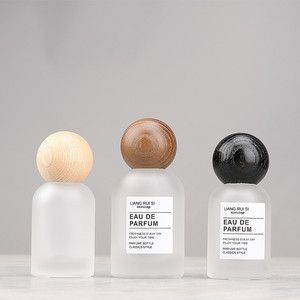 Botellas de Perfume de Vidrio Cuadradas y Planas Esmeriladas de 30ml y 50ml con Tapa de Madera, Personalizadas, para Fragancias de Lujo para Mujer - Product Image 4