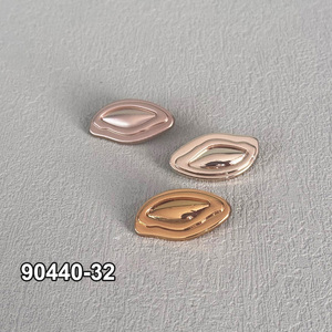 Nút Nhà Máy Hình Trái Tim Thiết Kế Biểu Tượng Tùy Chỉnh Thương Hiệu Trang Trí Ưa Thích Nút Kim Loại Chân Kẽm Hợp Kim Nút Cho Quần Áo - Product Image 3