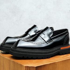 Zapatillas Unisex Casuales de Caña Alta con Aumento de Altura Invisible, Parte Superior de Cuero, Suela de Goma, para Verano e Invierno, Negras, con Plataforma Elevadora - Product Image 4