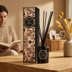 Diffuseur de parfum Aikun 117 ml en verre foncé, longue durée, avec bâtonnets noirs assortis, dans un flacon décoratif pour chambre à coucher - Product Image 1