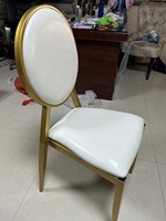 Chaise d'hôtel empilable en cuir doré en acier pour conférence, idéale pour les banquets et événements – Vente chaude en gros