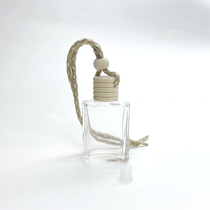 Ciondolo fragranza per auto di lusso interni per auto oli profumati vuoti imballaggio bottiglia di profumo appesa per auto con coperchio in legno - Product Image 5