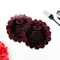 Premium Schwarze Spiegel-Acryl-Menükarte mit Heißprägung Rotem Text Rosen-Blumenmuster Unregelmäßiger Wellenkanten-Design Hochzeitstisch-Menü