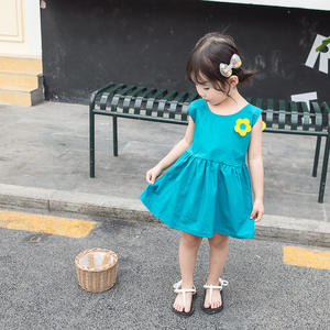 Mercado de Ropa al por Mayor, Vestido sin Mangas con Decoración de Alas y Patrones Coloridos para Bebés Niñas - Product Image 1