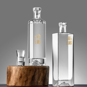 Fabricación de fábrica China Custom Gin Bottles 500 Ml Glass Liquor Botella de alta calidad con tapón de rosca Cork Topper - Product Image 1