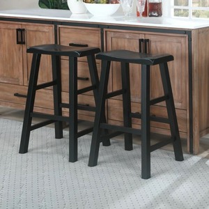 Tabouret de bar SINTERIOR noir 63 cm en bois massif, sans dossier, avec siège courbé type selle et repose-pieds, chaise haute moderne pour comptoir de cuisine - Product Image 3