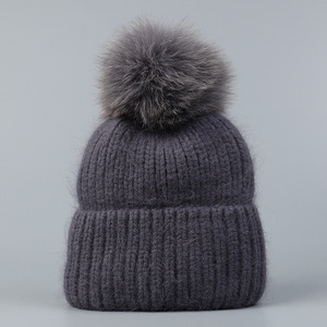 Bonnet en laine de fourrure de lapin d'hiver 2025 avec pompon, protection des oreilles épaissie, bonnet en tricot uni élégant avec pompon - Product Image 6