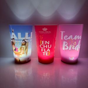 RICHSHINING Taza de fiesta de plástico LED personalizada de 12OZ, 14OZ, 16OZ, efecto de brillo activado por agua, detección de luz, características intermitentes para fiestas - Product Image 5