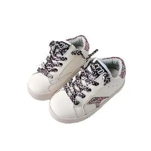 Модная популярная детская обувь, оптовая продажа, повседневные кроссовки для маленьких мальчиков, Дизайнерская кожаная спортивная обувь для девочек