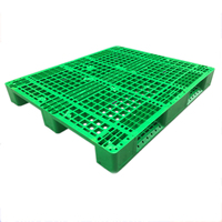 Palette en plastique durable de coureurs de la taille standard 3 de surface supérieure de maille de trois coureurs pour le rayonnage d'entrepôt