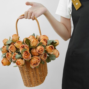 Ramo de Rosas Artificiales Plain Realm, Flores de Seda y Plástico para Decoración de Bodas, Hogar y Fotografía - Product Image 4