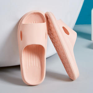 Chaussons respirants, antidérapants et confortables avec semelle en PVC, doublure intérieure douce, durables, série Cool Flip Flops. - Product Image 1