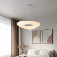 Lustre suspendu en forme de beignet blanc créatif nordique, luminaire de plafond intérieur, salon, design de lustre en forme de beignet