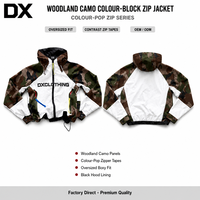 Veste zippée personnalisée en camouflage Woodland colorblock 380 g/m² avec bandes de fermeture éclair contrastantes, coupe oversize et carrée, coupe-vent streetwear OEM ODM
