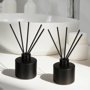 Bouteilles diffuseurs en verre 100 ml rondes noires mates, flacons vides pour huiles essentielles et parfums avec bâtonnets d'aromathérapie noirs - Product Image 4