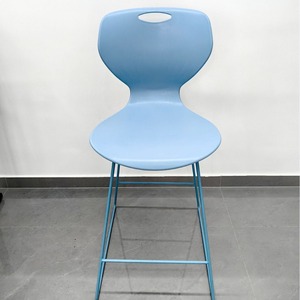 Taburete de Bar Moderno Azul Cielo, Silla de Bar Resistente para Cafetería - Product Image 1