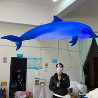 Modèle de poisson gonflable géant suspendu ou ambulant, décoration de dauphin gonflable accrocheuse pour les défilés et les événements