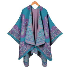 Écharpe <span class=keywords><strong>poncho</strong></span> réversible rayée coupe-vent à séchage rapide de haute qualité pour <span class=keywords><strong>femme</strong></span>, idéale pour les voyages d'hiver - Product Image 5