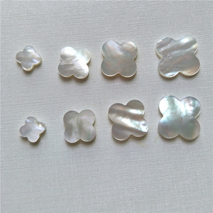 Quadrifogli in Pietra di Conchiglia Bianca 8mm 10mm 12mm 14mm, Gemma Naturale di Conchiglia per Creazione di Gioielli - Product Image 4