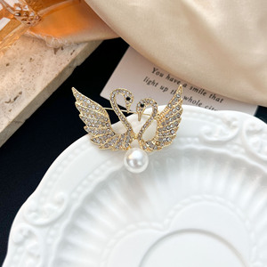 Elegant Swan Brooch Zinc Alloy With Pearl Unisex Fashion Accessory Party Jewelry - Product Image 2