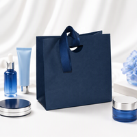 Sacs en papier cosmétiques bleu marine avec poignée en ruban, fabrication chinoise, petites quantités, vente en gros, sacs cadeaux portables