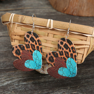 Orecchini a cuore a strati per donna, gioielli alla moda in finta pelle con paillettes, fantasia leopardata, scozzese e a pois - Product Image 1