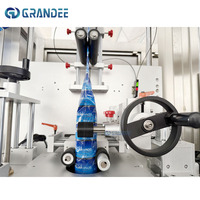 Appareil d'étiquetage automatique de haute précision pour bouteilles et canettes, applicateur de manchons thermorétractables en PVC pour bouteilles