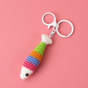 Nouveaux jouets en crochet amigurumi colorés, porte-clés animaux, mini porte-clés en forme de poisson arc-en-ciel tricoté, breloques faites à la main pour étuis d'écouteurs - Product Image 3