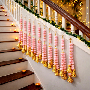 Guirnalda Decorativa Artesanal Ecológica de Pompones Rosa Pastel con Campanas Doradas para Escaleras, Puertas y Fondos de Boda Indias - Product Image 1