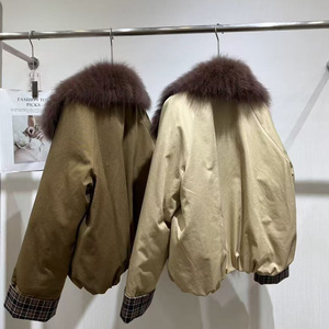 Nuovo Stile Moda Inverno 2025: <span class=keywords><strong>Cappotto</strong></span> in <span class=keywords><strong>Pelliccia</strong></span> di Coniglio <span class=keywords><strong>con</strong></span> Interno in Piuma d'Oca per Donne, Parka Corto <span class=keywords><strong>con</strong></span> Colletto Blu Navy, Giacca <span class=keywords><strong>con</strong></span> Cerniera in Poliestere - Product Image 4