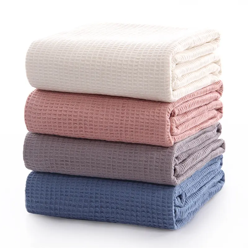 Venta al por mayor sofá tejido suave personalizado respirar reutilizable orgánico 100% algodón tejido de gofres manta para la decoración del hogar