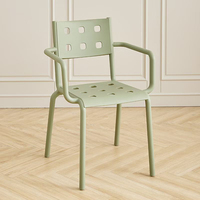 Chaises de salle à manger modernes en gros, dernier design, chaise empilable en plastique PP avec accoudoirs, mobilier pour la maison, le bar, l'appartement, l'école