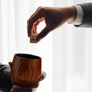 Verre à boire <span class=keywords><strong>Bourbon</strong></span> en bois de hêtre d'origine fabriqué à la main verre à whisky à l'ancienne pour hommes grands cadeaux de whisky pour papa frère - Product Image 4