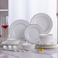 Service de vaisselle blanc Ensembles d'assiettes en porcelaine Vaisselle de luxe Assiettes à soupe en céramique blanche garnie d'or Vaisselle en céramique Star Hotel