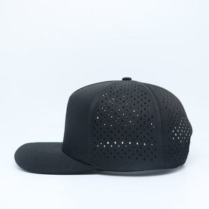 Gorra de Béisbol Unisex Personalizada de 5 Paneles con Diseño Espigado y Perforaciones Láser, Ajustable, Resistente al Agua, Color Negro Sólido, Estilo Deportivo - Product Image 2
