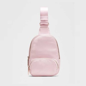 Riñonera Bandolera Personalizada con Logo para Verano, Mochila de Día para Mujer y Hombre, Bolso Pequeño de 2L con Correa para Hombro y Botón en el Pecho Estilo Lulu - Product Image 1
