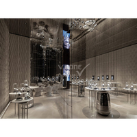 Ensemble de présentoirs de luxe personnalisés pour bijoux et montres – Vitrine moderne minimaliste en verre avec base métallique pour boutiques haut de gamme