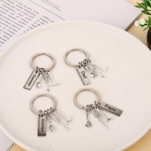 Porte-clés créatifs à lettres 'Fashion Dad' avec marteau, tournevis et clé à molette, pendentif décoratif pour sac à main avec pompon, cadeaux pour la Fête <span class=keywords><strong>des</strong></span> Pères - Product Image 1