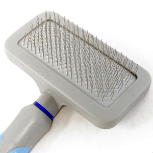 Cepillo para peluquería canina con cerdas de acero inoxidable de 18*10 cm y mango para pelar el pelo. - Product Image 4