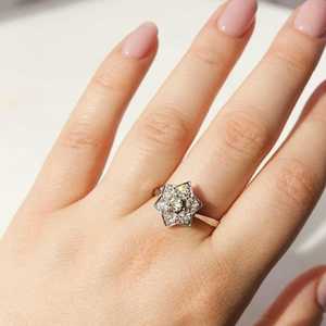 Anello Minimalista a Sei Punte con Zirconi per Donne, Gioiello da Dito Delicato e alla Moda - Product Image 2