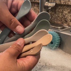 Utensilios <span class=keywords><strong>de</strong></span> alimentación <span class=keywords><strong>de</strong></span> punta suave sin BPA para bebés, cucharas <span class=keywords><strong>de</strong></span> alimentación <span class=keywords><strong>de</strong></span> silicona para bebés, utensilios <span class=keywords><strong>de</strong></span> comida para niños pequeños - Product Image 4