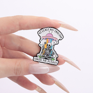 Al menos mi <span class=keywords><strong>trauma</strong></span> me hizo divertido esmalte Pin salud Mental cita broche esqueleto diseño solapa insignia joyería para amigos - Product Image 4
