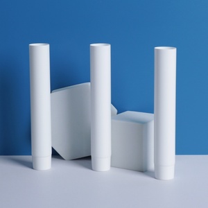 Tubes en plastique blancs de 10 ml avec logo personnalisé, nouvelle impression offset, tube souple en PET pour l'emballage de baume à lèvres de beauté - Product Image 2