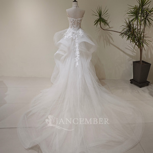 LY132 Robe de mariée sirène moderne et classique avec corset, dos lacé, appliques florales en cristal et décolleté cœur - Product Image 3