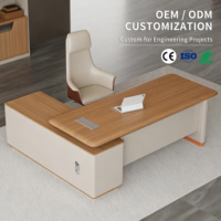 Bureau de direction moderne de luxe, table de bureau haut de gamme avec boîte de rangement pour câbles intégrée, mobilier professionnel haut de gamme pour espace de travail d'entreprise