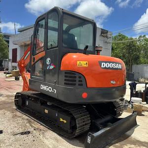 รถขุดดิน Doosan DH60-7 ขนาด 6 ตัน พร้อมบุ้งกี๋ขุดดิน มือสองสำหรับงานก่อสร้าง - Product Image 3