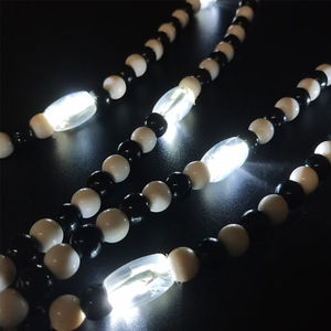 قلادة بإضاءة جمجمة LED للبيع بالجملة قلادات جمجمة بهيكل عظمي وامض لجميع الهالوين 3 أوضاع وامضة - Product Image 6