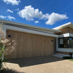 Portes de <span class=keywords><strong>garage</strong></span> doubles en bois grainé sur mesure haut de gamme Grandsea pour les maisons, aspect bois, porte à enroulement à montage affleurant - Product Image 3
