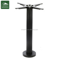 Base de table en fonte en forme de X personnalisable, diamètre 17,5 x 72 cm, finition noire en poudre, pour table de bistrot commerciale